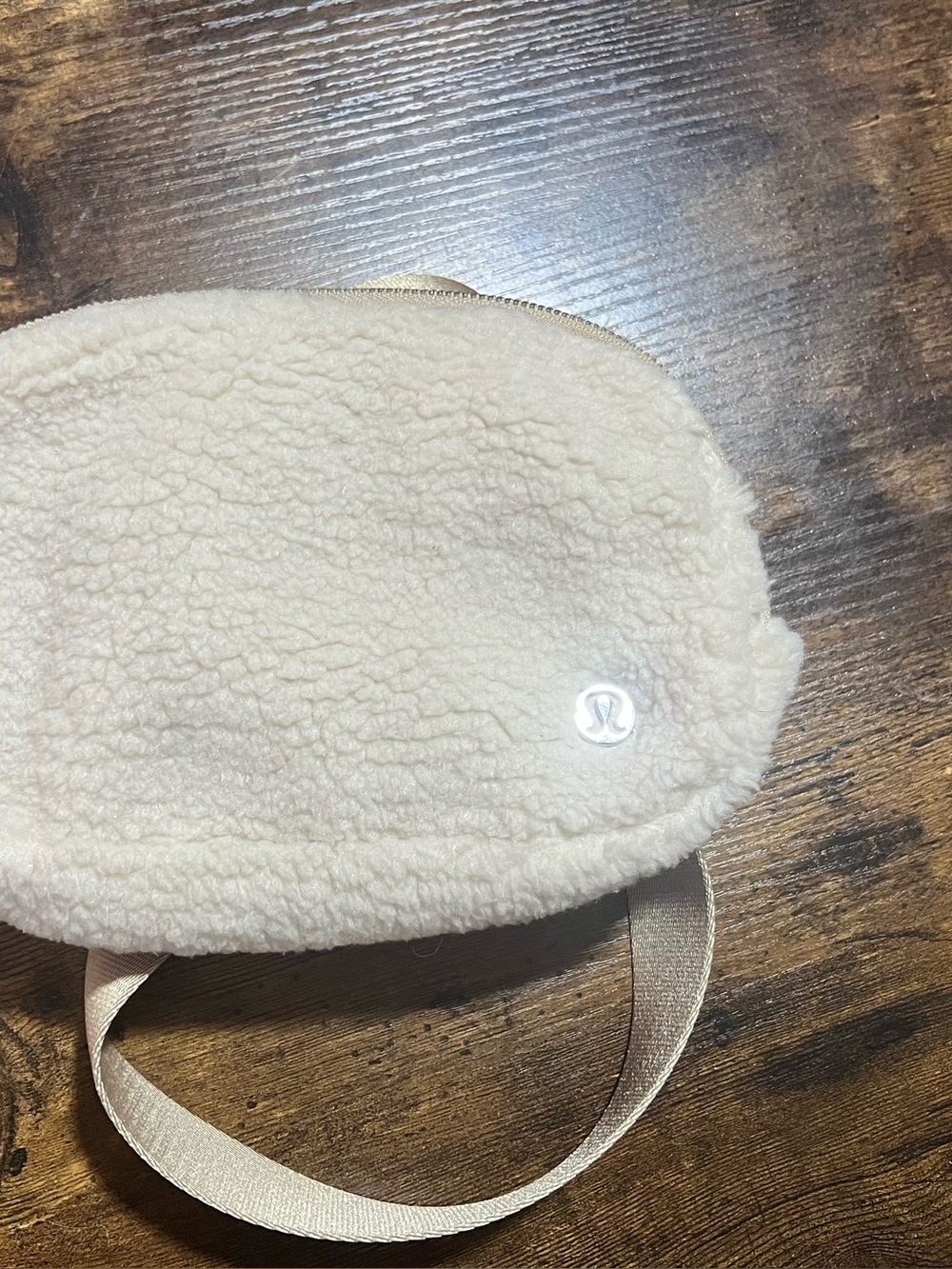 Lululemon Everywhere
Fleece Belt Bag Natural Ivory/Trench NWT - Picture 2 of 5